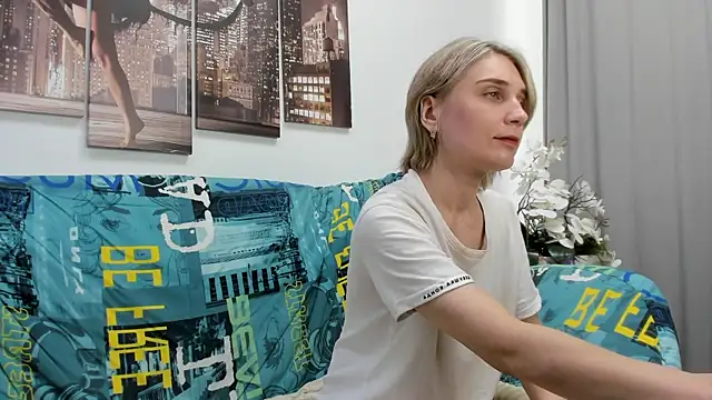 Snapshot of Tenderly_Sophie chatting on 06-07-26, 01:21 Tenderly Sophie online show from 06-07-26, 01:21