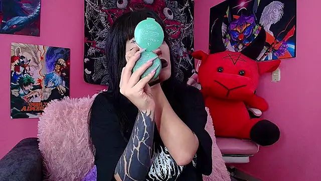 GothGaby online show from 12-18-25, 05:13