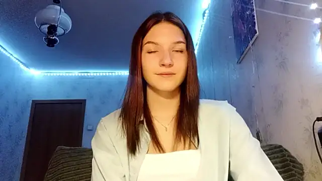 Snapshot of Beauty_miIa chatting on 10-22-25, 02:50 Beauty miIa online show from 10-22-25, 02:50