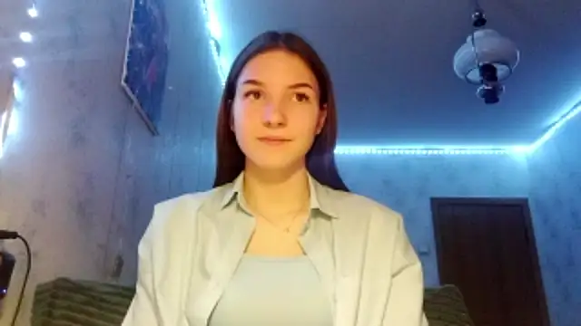 Snapshot of Beauty_miIa chatting on 10-24-25, 04:36 Beauty miIa online show from 10-24-25, 04:36