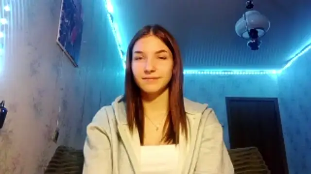 Snapshot of Beauty_miIa chatting on 10-26-25, 06:03 Beauty miIa online show from 10-26-25, 06:03