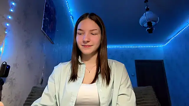 Snapshot of Beauty_miIa chatting on 11-13-25, 05:45 Beauty miIa online show from 11-13-25, 05:45