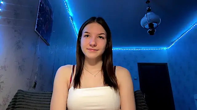 Snapshot of Beauty_miIa chatting on 11-19-25, 03:23 Beauty miIa online show from 11-19-25, 03:23