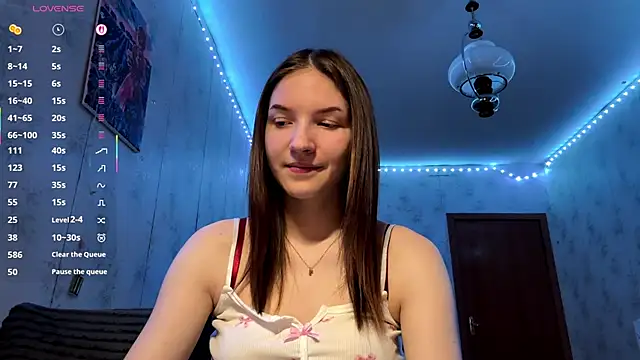 Snapshot of Beauty_miIa chatting on 12-15-25, 04:44 Beauty miIa online show from 12-15-25, 04:44