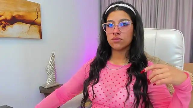 Snapshot of Claire_Aristizabal_ chatting on 11-21-25, 04:11 Claire Aristizabal online show from 11-21-25, 04:11