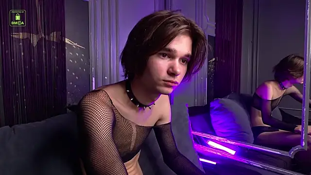 Snapshot of DavidLeatherhofff chatting on 11-17-25, 01:50 DavidLeatherhofff online show from 11-17-25, 01:50