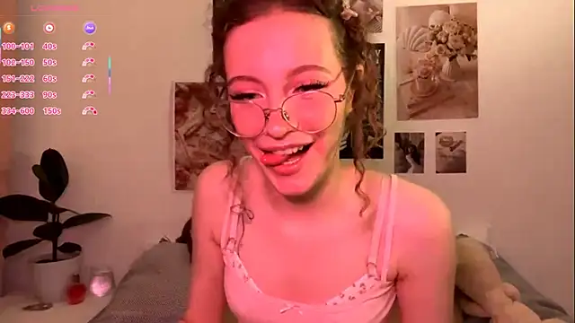 Kira Sanders online show from 11-18-25, 06:34