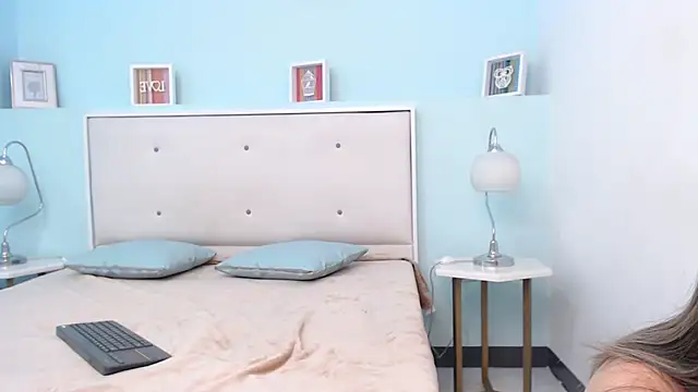 Snapshot of SusanWilliams_ chatting on 11-25-25, 11:10 SusanWilliams online show from 11-25-25, 11:10