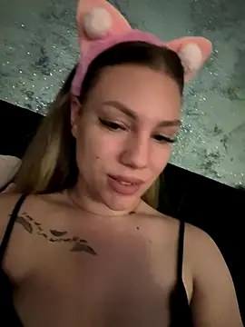 KittenKarlla online show from 10-31-25, 08:32