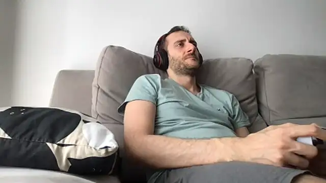 Snapshot of LukaShyGuy chatting on 06-06-26, 07:57 LukaShyGuy online show from 06-06-26, 07:57