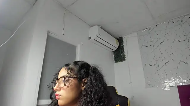 Snapshot of emily_stars1 chatting on 02-03-26, 02:53 emily stars1 online show from 02-03-26, 02:53