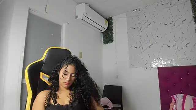 Snapshot of emily_stars1 chatting on 02-03-26, 06:22 emily stars1 online show from 02-03-26, 06:22