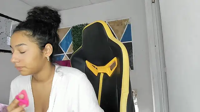 Snapshot of emily_stars1 chatting on 02-26-26, 09:14 emily stars1 online show from 02-26-26, 09:14