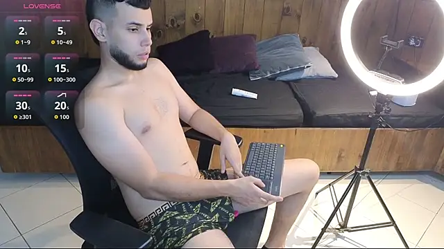 Maxcole 07 online show from 12-05-25, 07:32