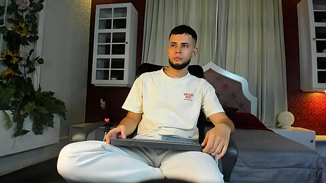 Maxcole 07 online show from 12-16-25, 07:41