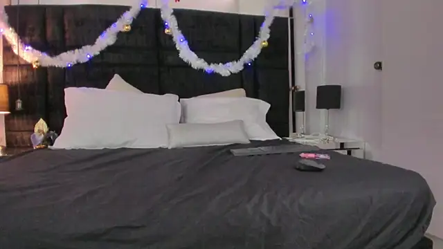 Snapshot of EmmadaSilva chatting on 11-24-25, 06:51 EmmadaSilva online show from 11-24-25, 06:51