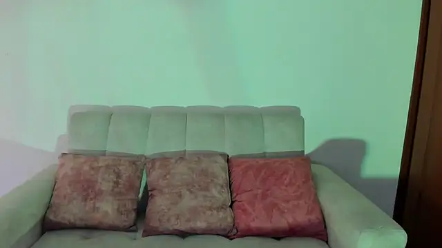 Snapshot of miadaviesx chatting on 11-06-25, 01:12 miadaviesx online show from 11-06-25, 01:12