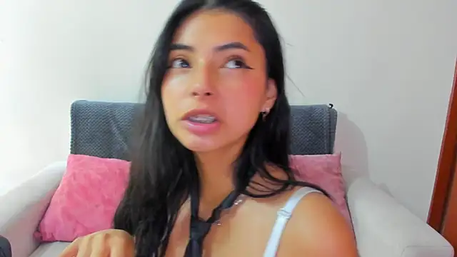 Snapshot of miadaviesx chatting on 11-13-25, 12:15 miadaviesx online show from 11-13-25, 12:15