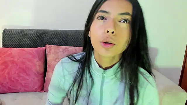 Snapshot of miadaviesx chatting on 11-25-25, 02:28 miadaviesx online show from 11-25-25, 02:28