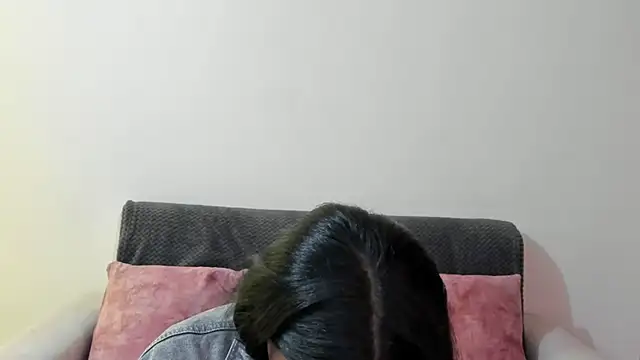 Snapshot of miadaviesx chatting on 11-30-25, 02:32 miadaviesx online show from 11-30-25, 02:32