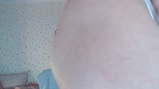 Snapshot of little_paw_ chatting on 11-16-25, 05:35 little paw online show from 11-16-25, 05:35