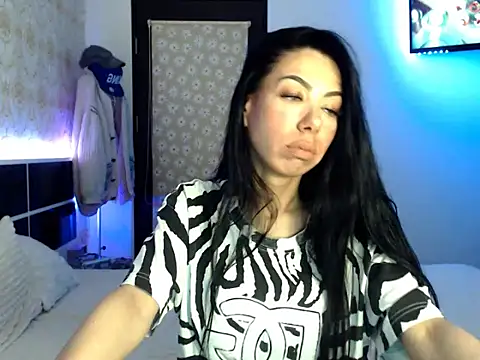 Amiaax online show from 03-18-26, 04:43