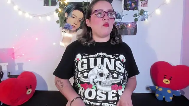 Snapshot of Rose_Hellen chatting on 11-03-25, 02:24 Rose Hellen online show from 11-03-25, 02:24