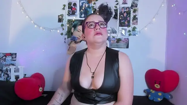 Snapshot of Rose_Hellen chatting on 11-05-25, 03:28 Rose Hellen online show from 11-05-25, 03:28