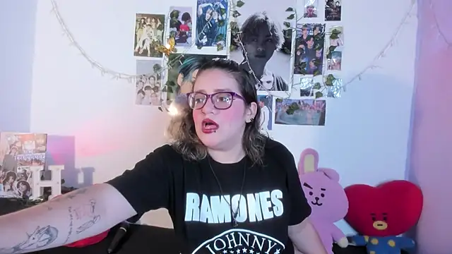 Snapshot of Rose_Hellen chatting on 11-08-25, 05:51 Rose Hellen online show from 11-08-25, 05:51