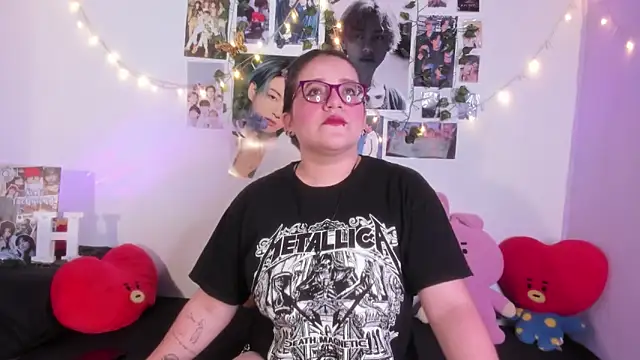 Snapshot of Rose_Hellen chatting on 11-14-25, 04:44 Rose Hellen online show from 11-14-25, 04:44