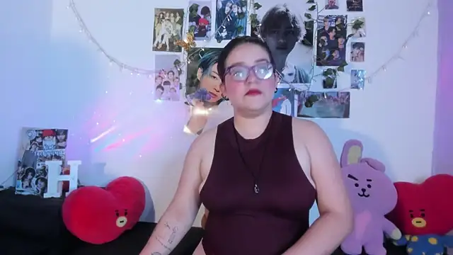 Snapshot of Rose_Hellen chatting on 11-19-25, 05:07 Rose Hellen online show from 11-19-25, 05:07