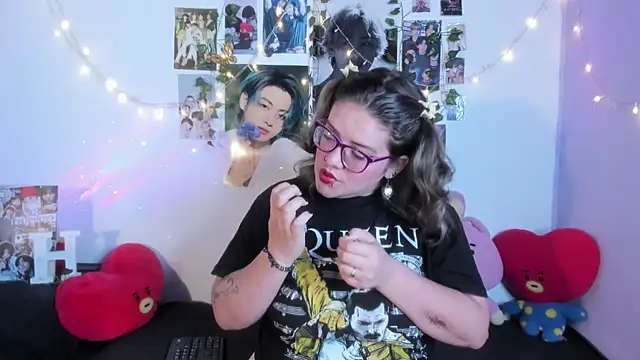 Snapshot of Rose_Hellen chatting on 11-25-25, 03:39 Rose Hellen online show from 11-25-25, 03:39