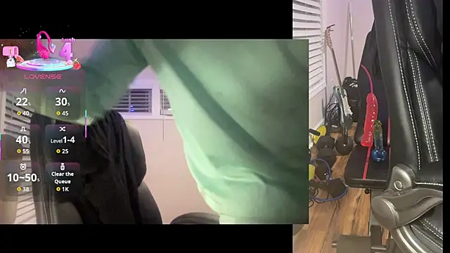 Snapshot of andrenoma427 chatting on 10-26-25, 03:56 andrenoma427 online show from 10-26-25, 03:56