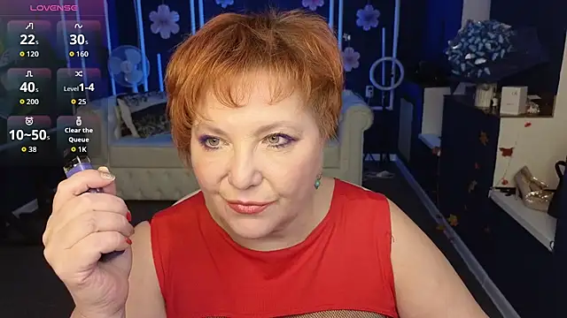 Snapshot of Kira_Kirke chatting on 11-08-25, 11:36 Kira Kirke online show from 11-08-25, 11:36