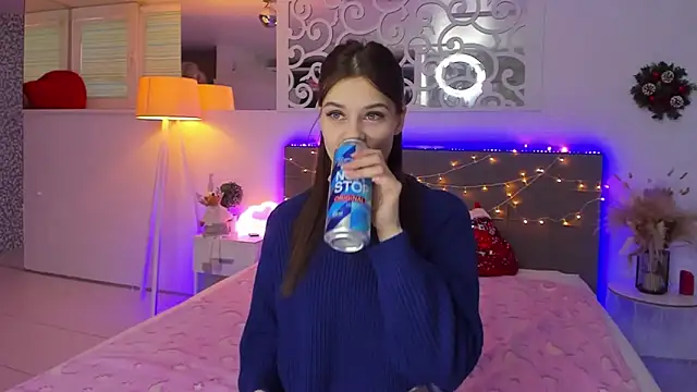 LuisaClover online show from 12-16-25, 01:16