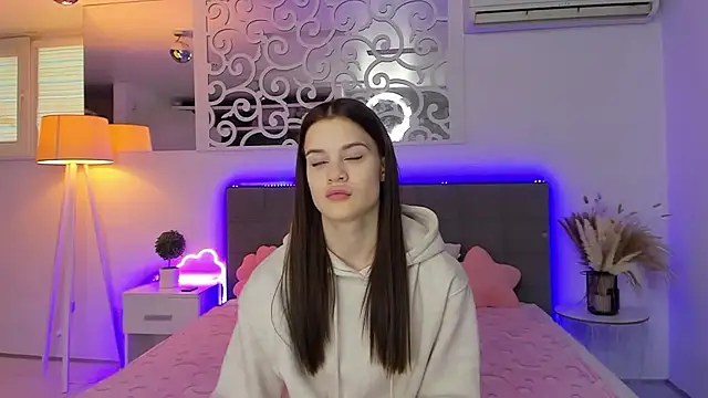 LuisaClover online show from 01-18-26, 01:15