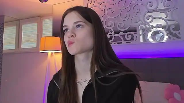 LuisaClover online show from 02-26-26, 01:21