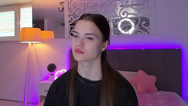 LuisaClover online show from 03-20-26, 01:38