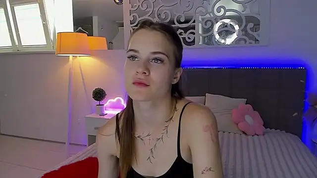 LuisaClover online show from 07-15-26, 12:21