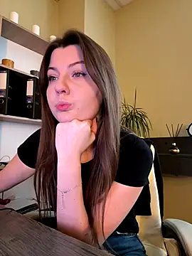 Snapshot of DollyRoma chatting on 11-12-25, 08:48 DollyRoma online show from 11-12-25, 08:48