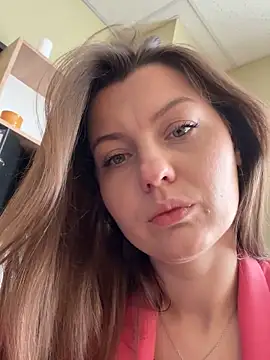 Snapshot of DollyRoma chatting on 11-14-25, 08:24 DollyRoma online show from 11-14-25, 08:24