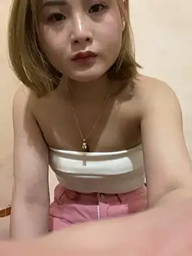 Snapshot of Emma_sexy98 chatting on 10-27-25, 07:40 Emma sexy98 online show from 10-27-25, 07:40