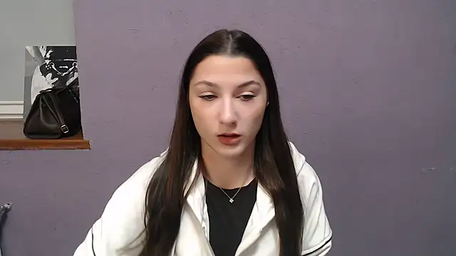 Snapshot of a_alessia chatting on 11-27-25, 07:43 a alessia online show from 11-27-25, 07:43