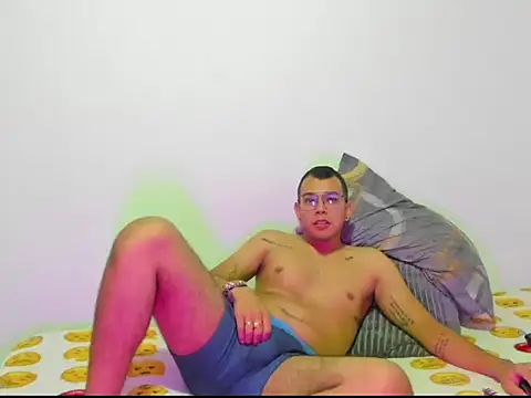 Snapshot of Daniel_Hot276 chatting on 11-26-25, 03:07 Daniel Hot276 online show from 11-26-25, 03:07