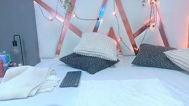 SeleneGibson   online show from 02-03-26, 07:52