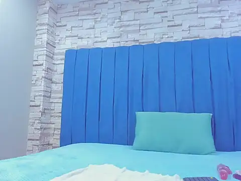 Cloe-Horney online show from 12-01-25, 02:33