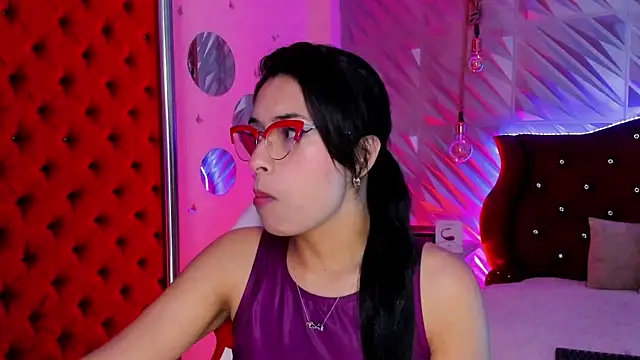Snapshot of Roxanne_Han chatting on 04-20-26, 12:08 Roxanne Han online show from 04-20-26, 12:08