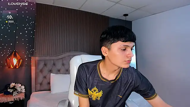 Snapshot of Maxii18_ chatting on 11-10-25, 07:13 Maxii18 online show from 11-10-25, 07:13