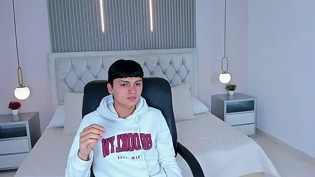 Snapshot of Maxii18_ chatting on 12-02-25, 06:58 Maxii18 online show from 12-02-25, 06:58