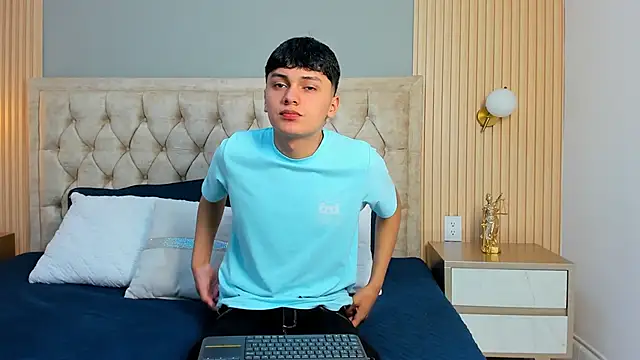 Maxii18  online show from 01-15-26, 02:38